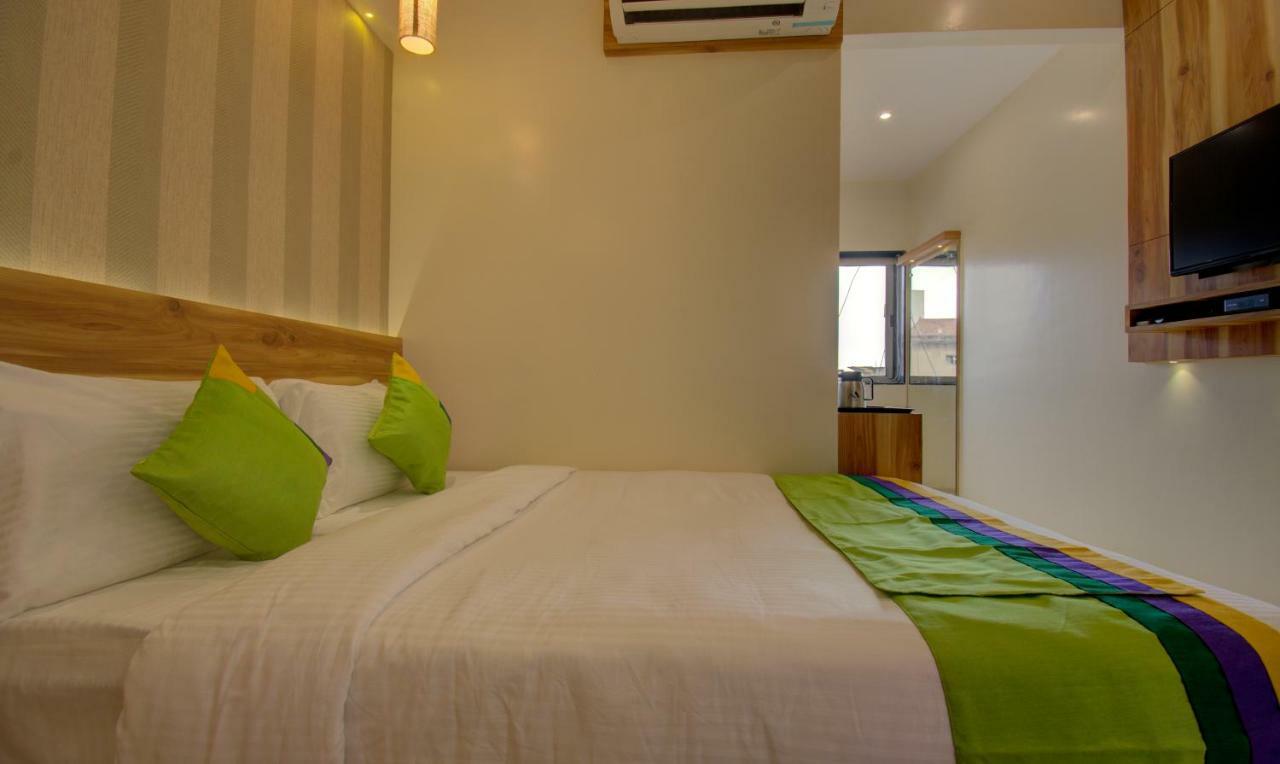 Hotel Amisha International Surat Exterior photo