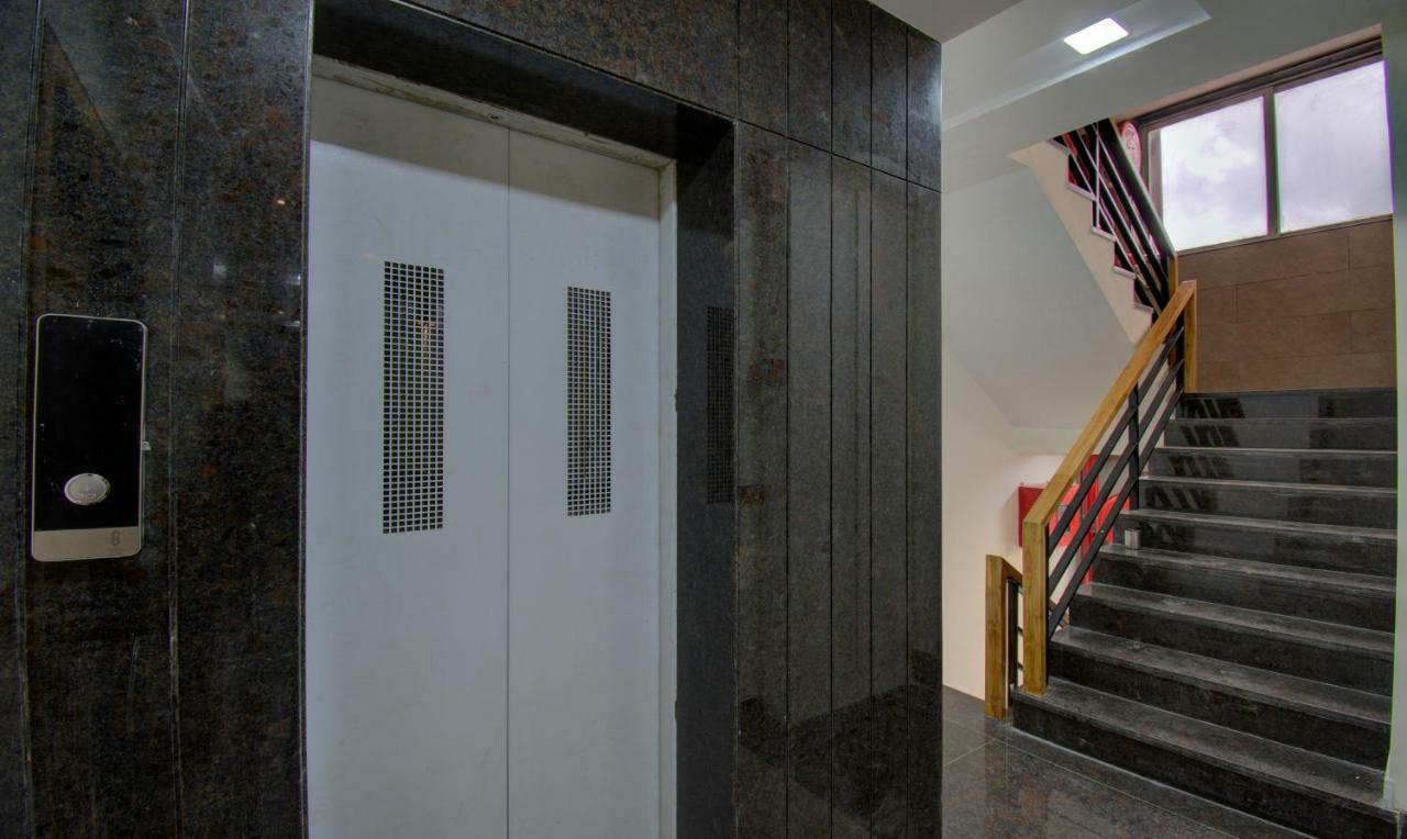 Hotel Amisha International Surat Exterior photo